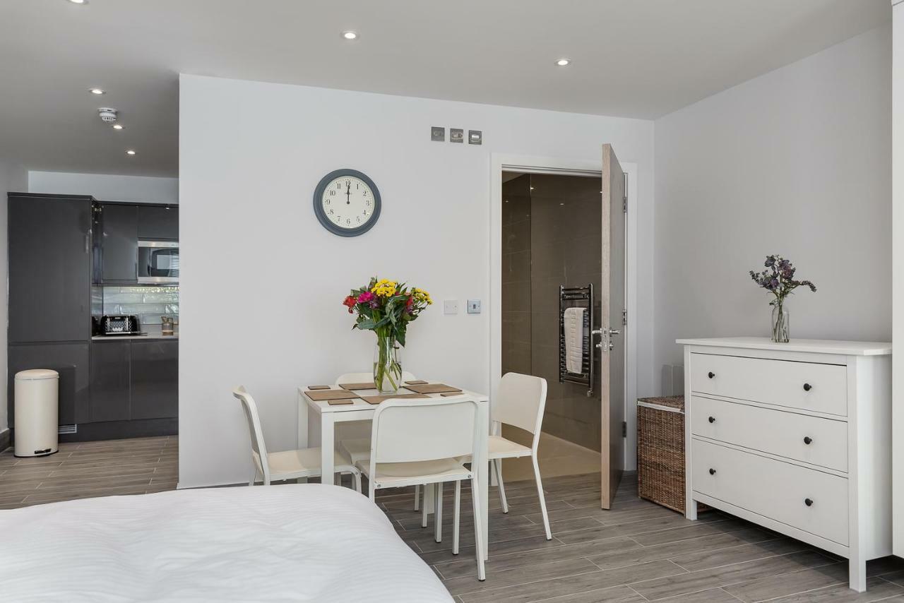 The Lion Gate Apartments East Molesey Exterior foto